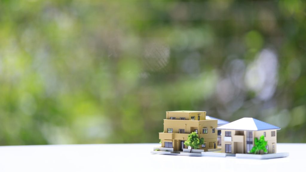 緑と住宅模型