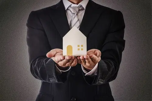 宅建（宅地建物取引士）はマンション経営において役立つか