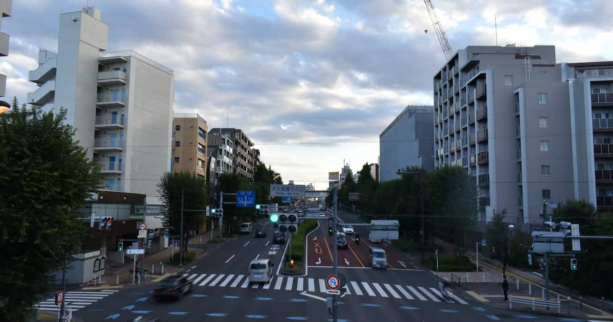 道路沿いの家で子育ては危険？排気ガスの影響と対策について