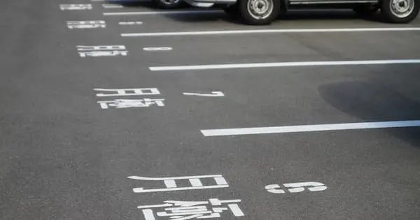 アスファルト月極駐車場