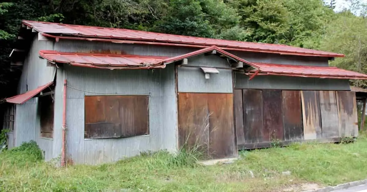 空き家にかかる固定資産税はいくら？空き家を所持するリスクや対策、活用方法を解説