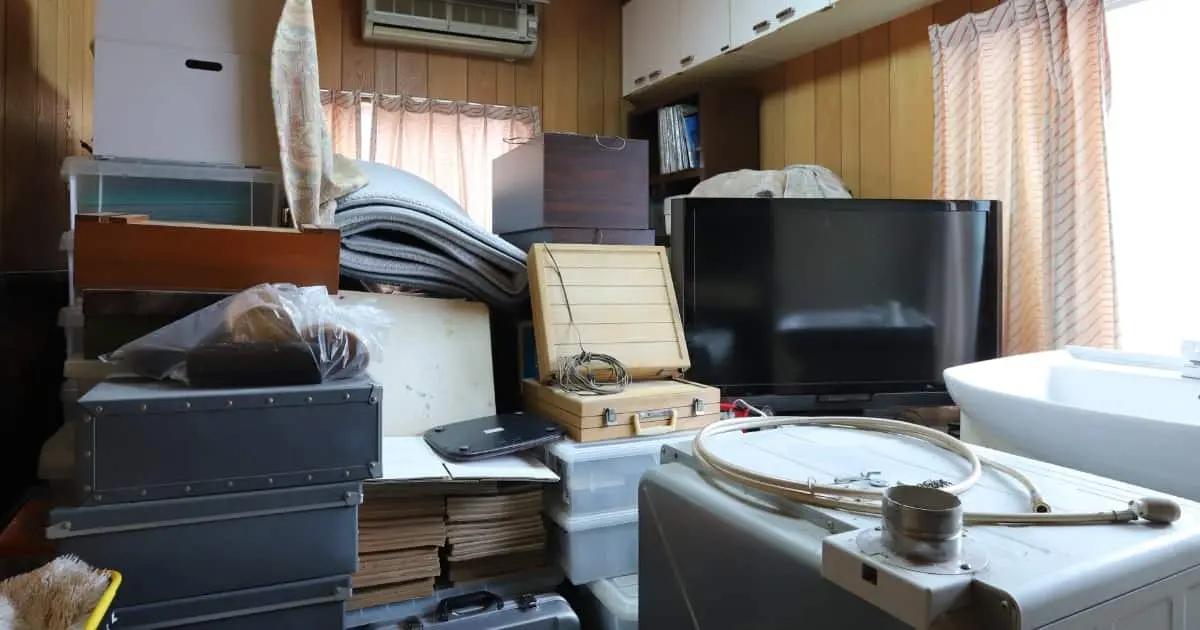 空き家の売却で片付け・家財道具を処分するには｜費用はどれくらい？