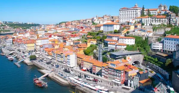 ポルトガルのポルト旧市街の風景