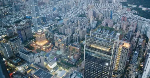 日没後の台北の街の風景