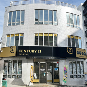 【店舗外観】 JR横須賀線/逗子駅から徒歩5分。 店舗の真裏に10台分の駐車場ございます。 お気軽にご来店ください。 