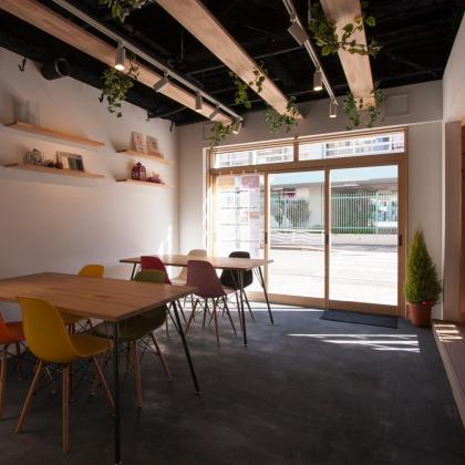 【接客スペース①】
イベント開催時には、セミナーやワークショップを行っています。