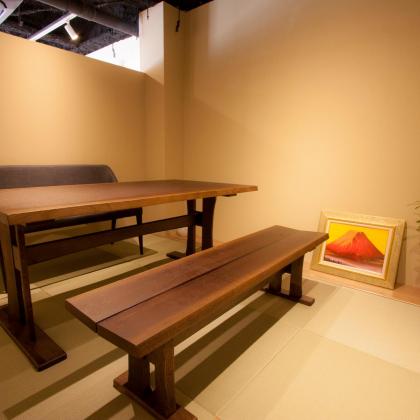 【接客スペース③】店内には和室もの打ち合わせスペースもあります。
やはり靴を脱ぐと落ち着きますね。