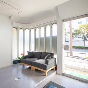 明るい店内でお話しましょう