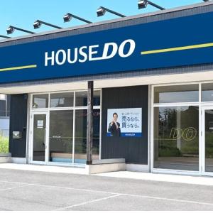 青い看板が目印です。