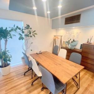 明るく開放的な相談スペース