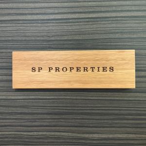 こちらの看板が目印です！