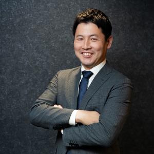 落合 竜成 役職：チーフクリエーター 不動産は一生に何度もない、大きなお買い物になります。 だからこそ、「この人になら任せたい」と思っていただけるよう、誠実で丁寧な対応を常に心がけております。