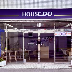 青い看板が目印です！