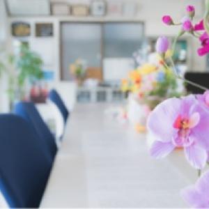 明るい店内でお待ちしております♪