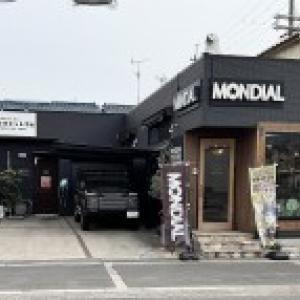 黒い屋根が目印です！