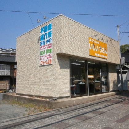 黄色い看板が目印です！