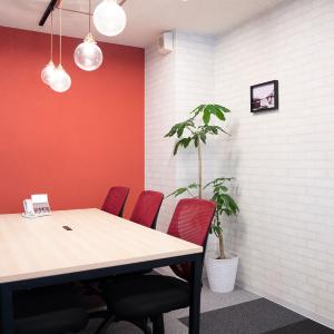 当社のテーマカラーである、赤を基調とした部屋もございます。