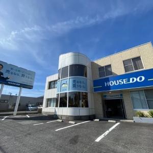 駐車場は店舗前に8台分ご用意がございます。 