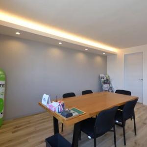 落ち着いてご契約いただけるよう個室もございます。