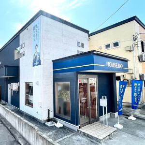 青い入り口が目印です！