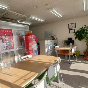 陽の入る明るい店内でお話ししましょう！