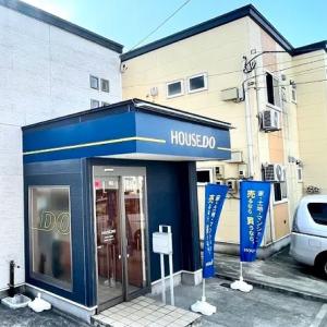 青い入り口が目印です！