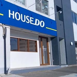 青い看板が目印です！
