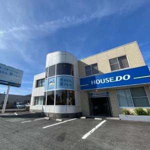 駐車場は店舗前に8台分ご用意がございます。 