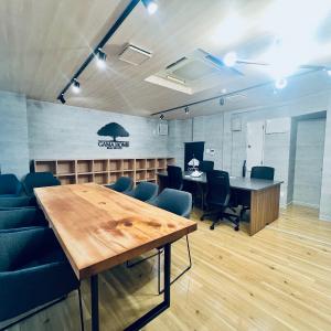 ウッド調の落ち着いた空間でお話しましょう♪