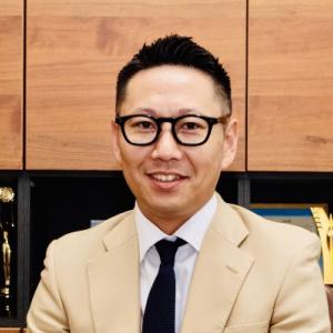 稲葉　隼也（営業本部長/店長）