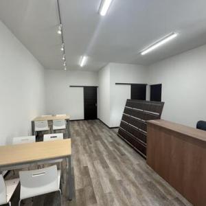明るい店内でお待ちしております◎ 