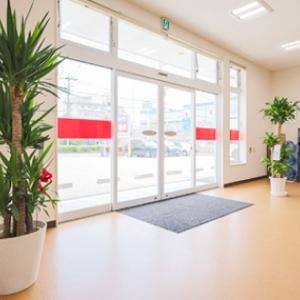 広々とした入口で解放感があります。