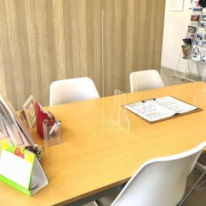 飛沫防止パネルもございますのでご安心ください。