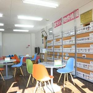店内明るい雰囲気になっております。