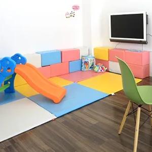 キッズスぺースも設けていますのでお子様連れでのご来店でも安心できます。