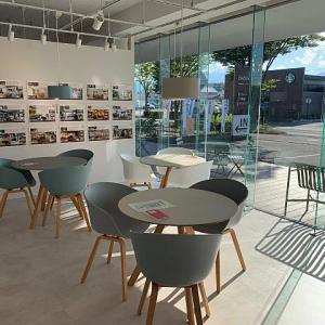 陽の入る明るい店内でお話ししましょう♪