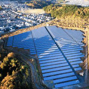 私たちは、再生可能エネルギーを軸に「仮想発電所（VPP）」など新たな技術を普及させ、国内の再生可能エネルギーの定着・主電源化を目指します。