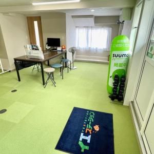 店内緑をベースにした明るいイメージが特徴です。