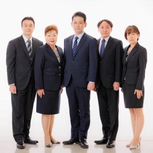 弊社で働くスタッフです。 スタッフすべて不動産取引経験が20年以上の経験と知識をもっております。
