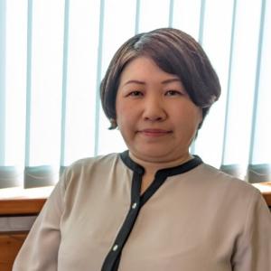 河野 康代 地域の皆さまに信頼され、長くお付き合いいただけるよう、真面目に、丁寧に、一歩ずつ歩んでまいります。