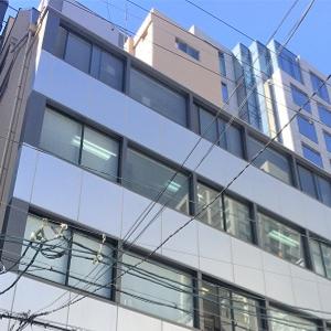 このビルの6階が店舗です！