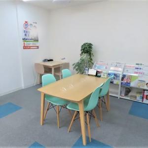 明るく清潔な店内にしています。